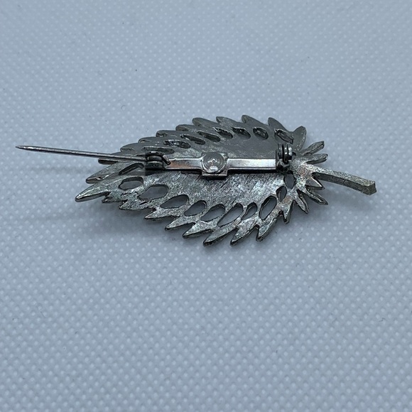 Silver Tone Leaf Brooch - Picture 4 of 6
